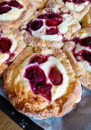 Швидкі ватрушки з ягодами