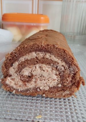 Шоколадний бісквіт з шоколадно-вершковою начинкою та кокосом