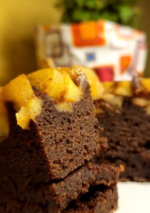 Шоколадний манник із грушами та корицею