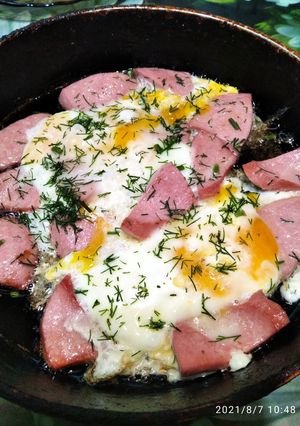 Яєшня з ковбасою нашвидкуруч
