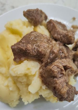 Яловичина з цибулею