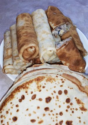 Блины с салатом из сельди