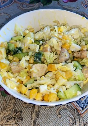 Білковий салат із кукурудзою