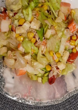 Весняний салат з крабовими паличками