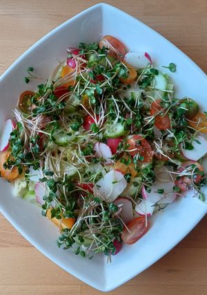 Весняний салат з редискою