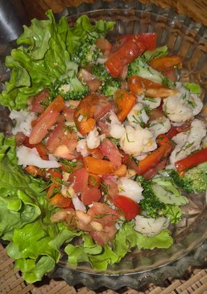 Витаминный салат с цветной капустой