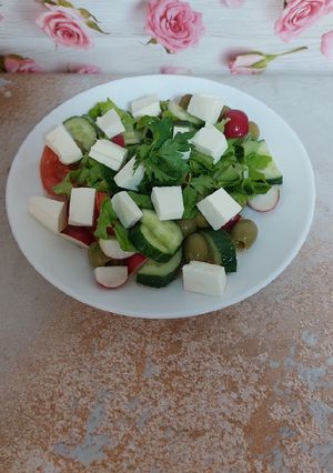 Весняний салат з бринзою