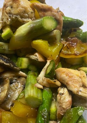 Гриль салат з овочів та спаржі