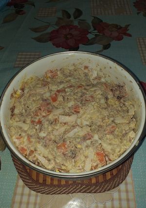 Диетический салат с кальмарами и овощами