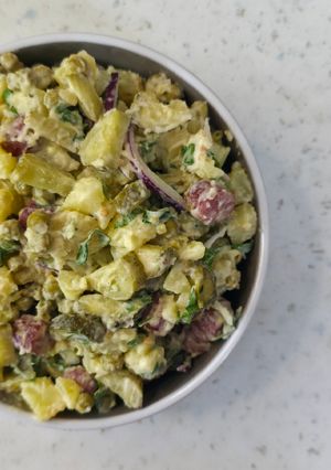 Картопляний салат з ковбасками