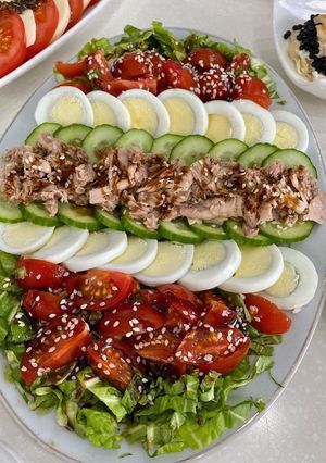 Дуже смачний салат з тунцем