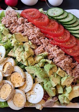 Кобб салат з тунцем