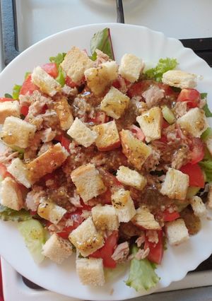 Легкий салат з тунцем