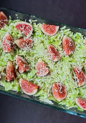 Легкий салат з інжиром