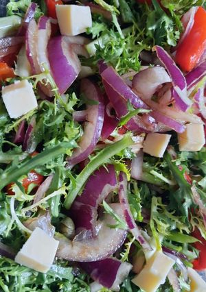 Легкий салат з каперсами та болгарським перцем