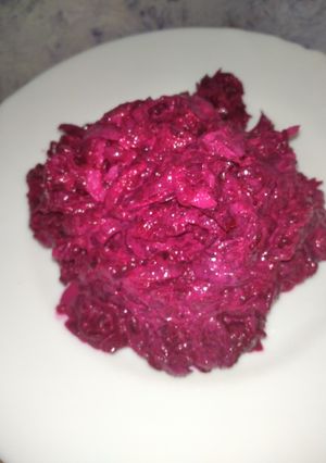 Салат з молодого бурячка