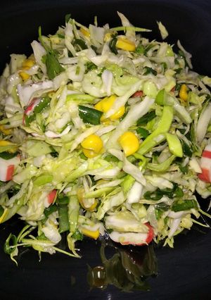 Салат з молодої капусти 