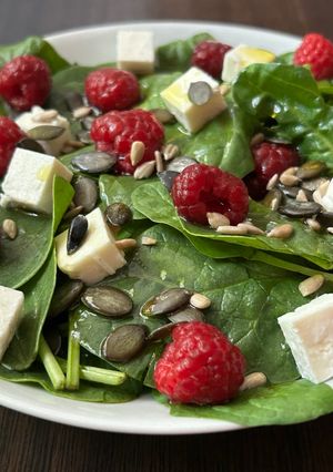 Салат з малиною та фетою