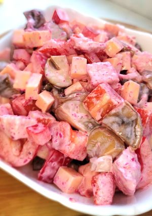 Салат з маринованими грибами