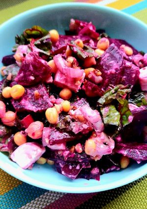 Салат з нутом та буряком