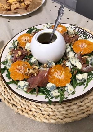 Салат з мандаринами і хамоном
