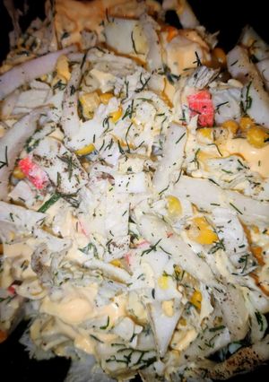 Салат з пекінкою та крабовими паличками