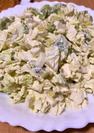 Салат з пекінської капусти з авокадо і ківі