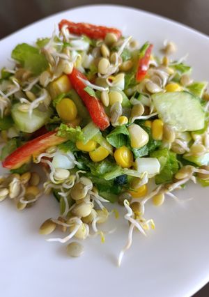 Салат з пророщеною соєю