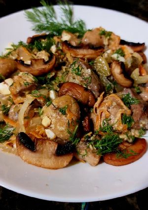 Салат з печінкою та грибами