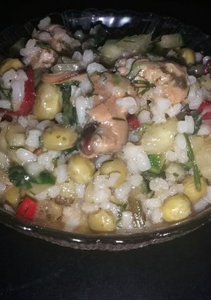 Салат з рисом та мідіями