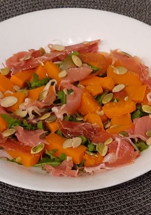 Салат з руколою та печеним гарбузом