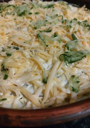 Салат з солоними огірками і курячою печінкою