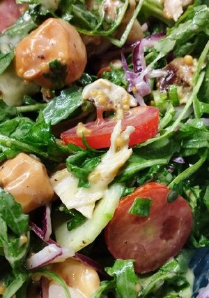 Салат з руколою та копченим сиром