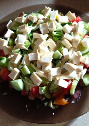 Салат з тунцем та плавленим сиром