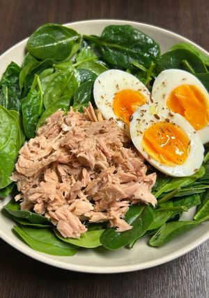 Салат з тунцем та шпинатом