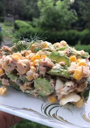 Салат з тунцем та огірками