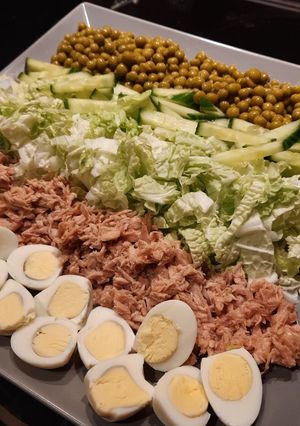 Салат з тунцем і пекінською капустою