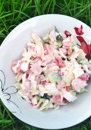 Салат з сосисок та свіжих овочів