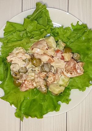 Салат з фореллю та оливками