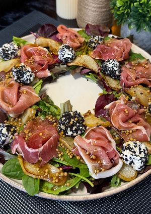 Салат з хамоном і грушею