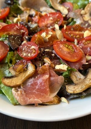 Салат з хамоном