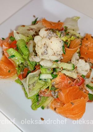 Салат з червоною рибою під йогуртовою заправкою