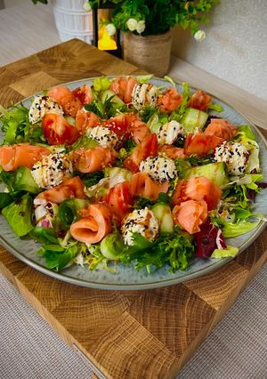 Салат з червоною рибою
