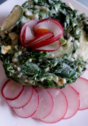 Салат з черемші з яйцем