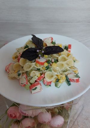 Салат з фарфале та крабовими палочками