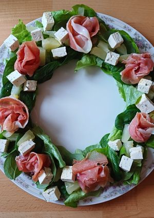 Салат з хамоном та ананасом