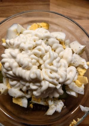 Салат з яйцем і селерою