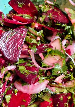 Салат зі свіжого буряка