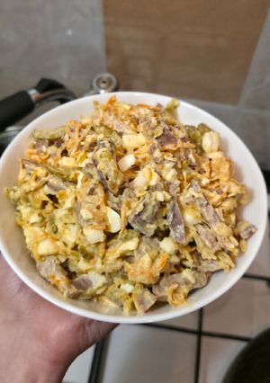 Салат зі свиного серця і засмажкою