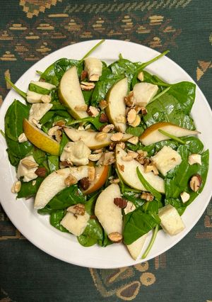Салат зі шпинатом та грушами
